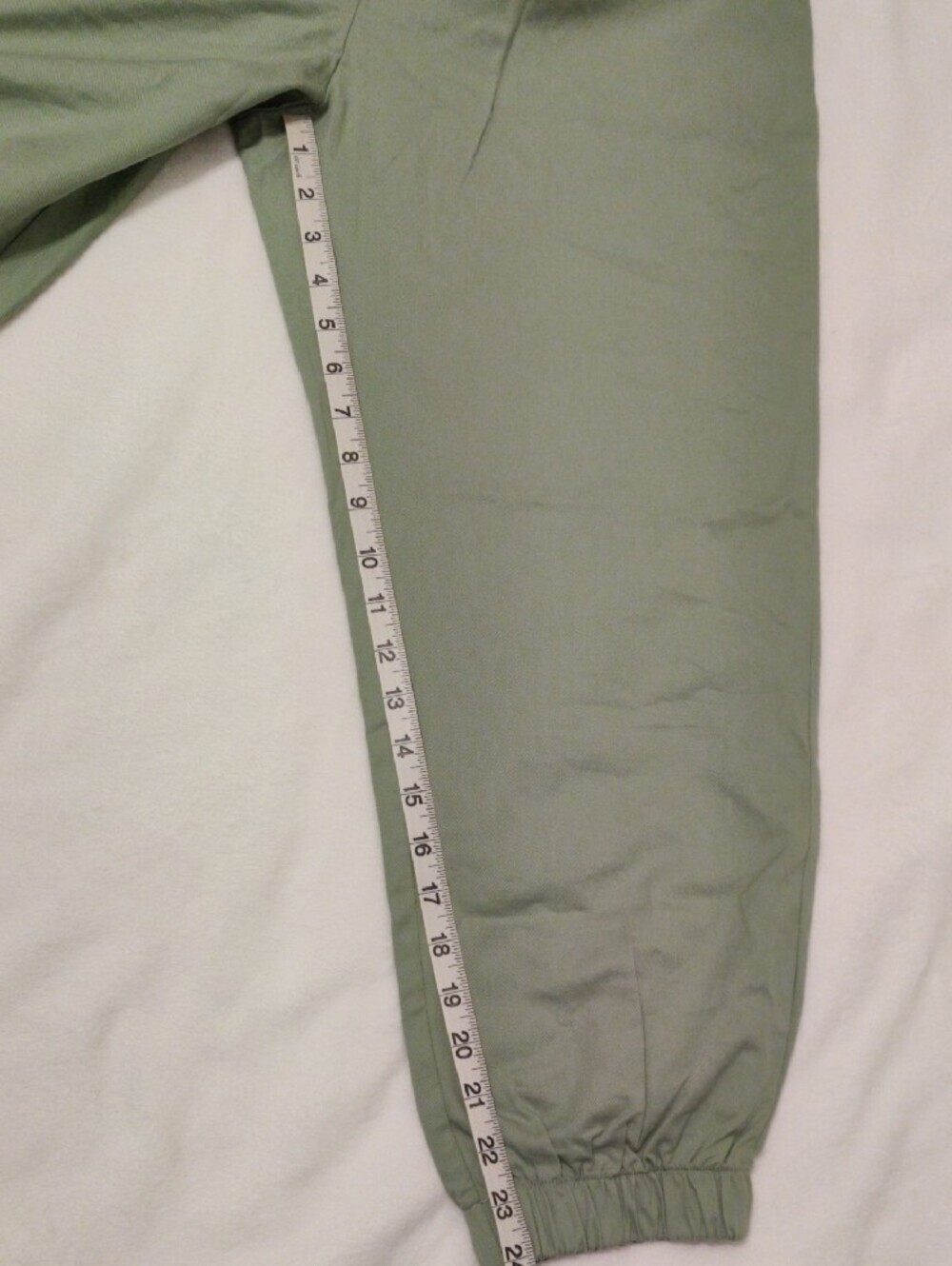 HALARA Light Sage Elastic-Cuff Chino Pants - Picture 3 of 13